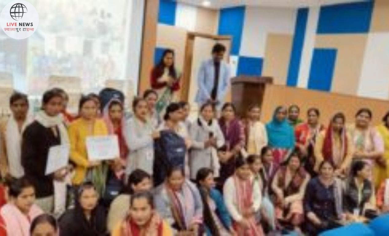 "CDO हरिद्वार आकांक्षा कोंडे ग्रामोत्थान परियोजना की समीक्षा बैठक में अधिकारियों को दिशा-निर्देश देती हुईं।"