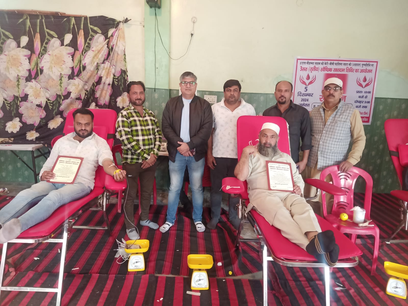 अंजुमन फ़रोग़ के अज़ा ने किया इमाम बाड़ा अहबाब नगर में रक्तदान