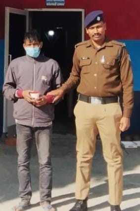 लक्सर पुलिस की नशीले पदार्थ के व्यापार के खिलाफ कार्रवाई: स्मैक डीलर गिरफ्तार