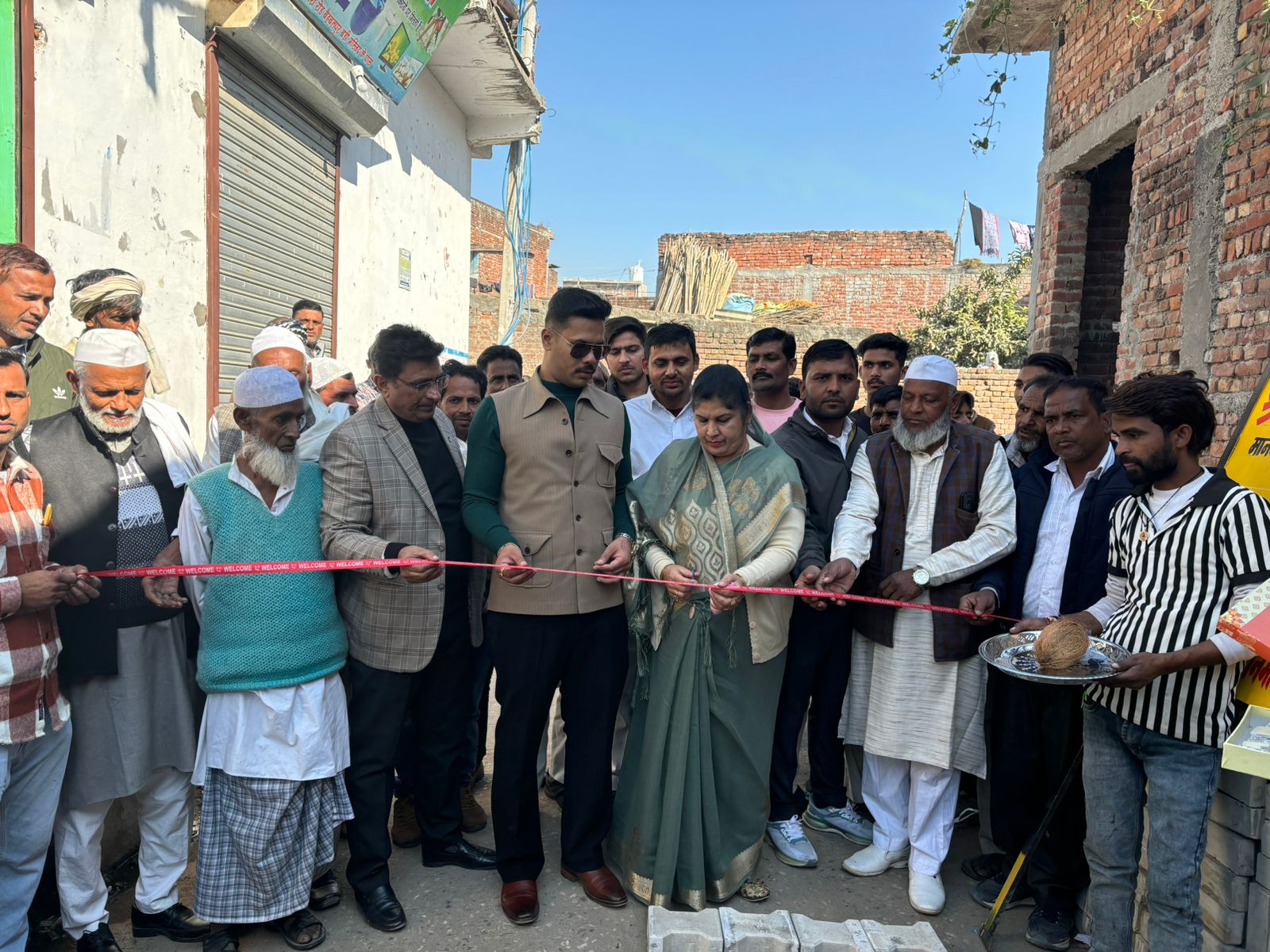 ममता राकेश ने मनकमाजरा गांव में सड़क का उद्घाटन किया।