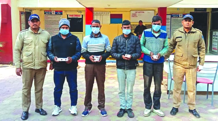 आभूषण घोटाला: भ्रामक बातों से ठगी गईं महिलाएं