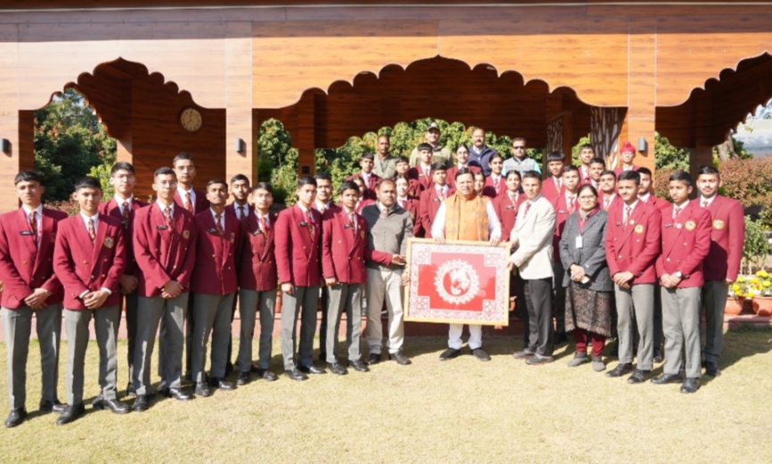 सैनिक स्कूल के छात्रों ने मुख्यमंत्री धामी से की मुलाकात