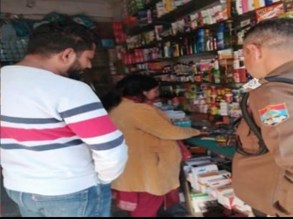 हरिद्वार मेडिकल स्टोर्स पर छापेमारी: तीन दुकानें सील