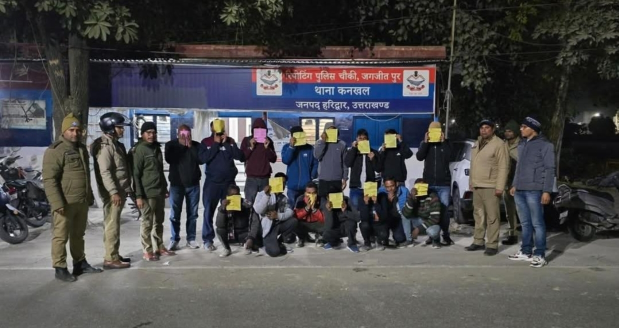 सार्वजनिक स्थान में शराब पीना युवकों को पड़ा भारी