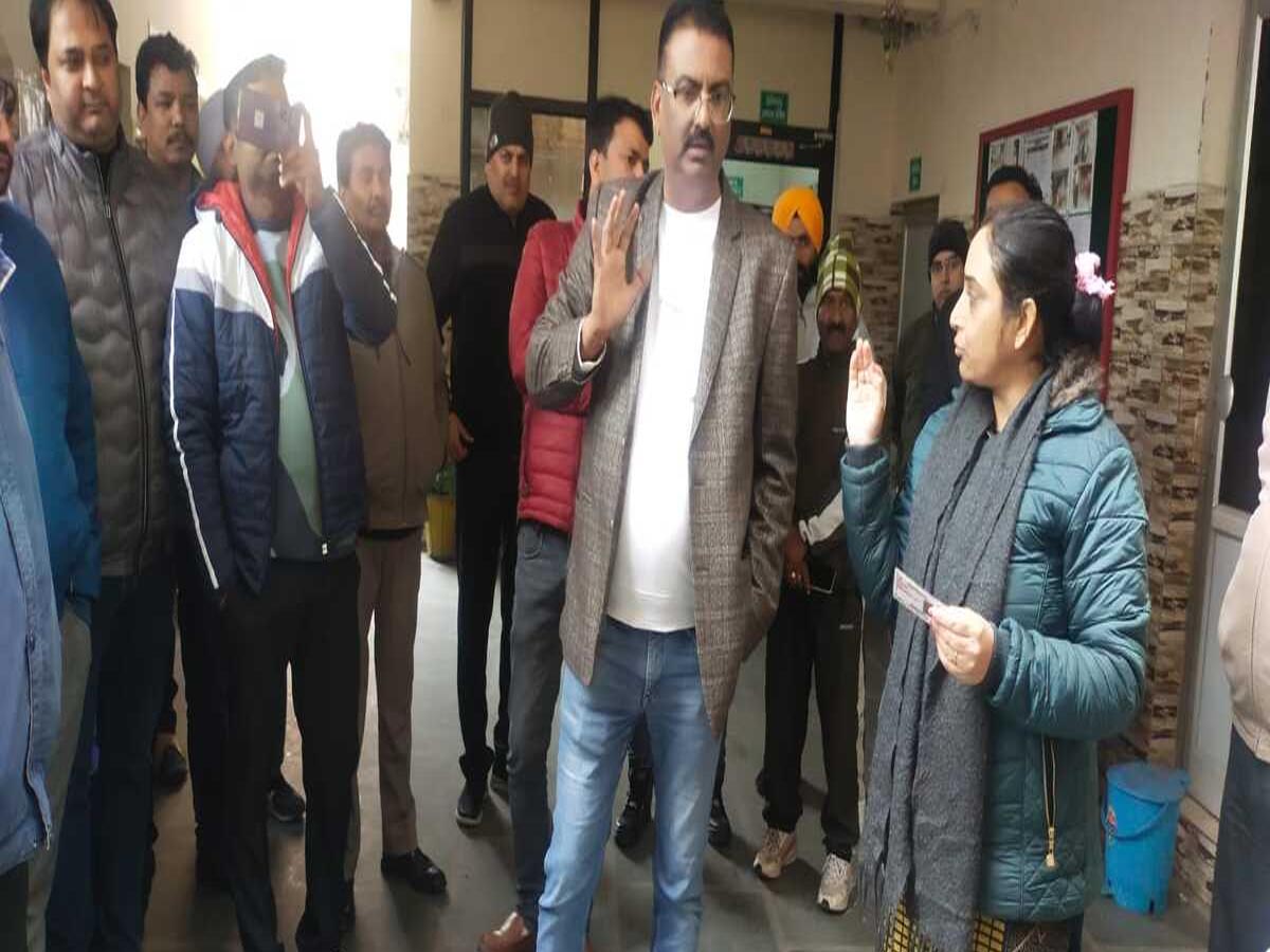 हरिद्वार: फैक्ट्री निरीक्षण करने गई लेबर इंस्पेक्टर का घेराव, बंधक बनाने की कोशिश