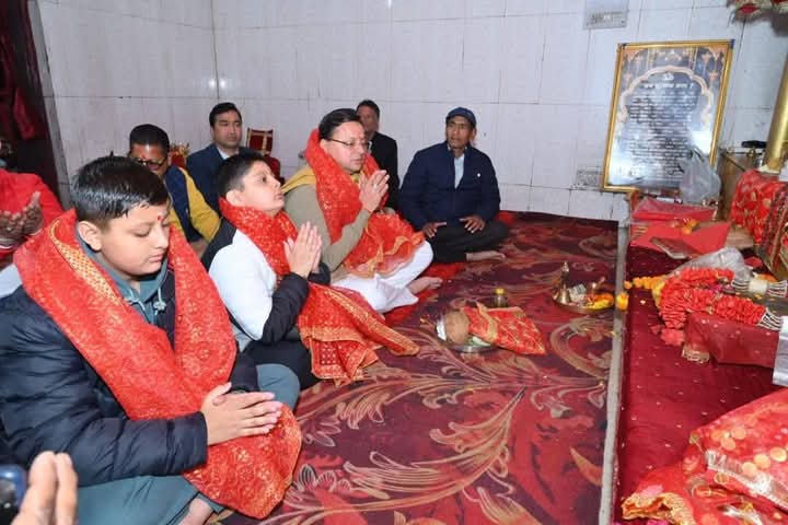 मुख्यमंत्री पुष्कर सिंह धामी ने सिद्धपीठ माँ सुरकण्डा मन्दिर में की पूजा-अर्चना, प्रदेश की खुशहाली और समृद्धि की कामना..
