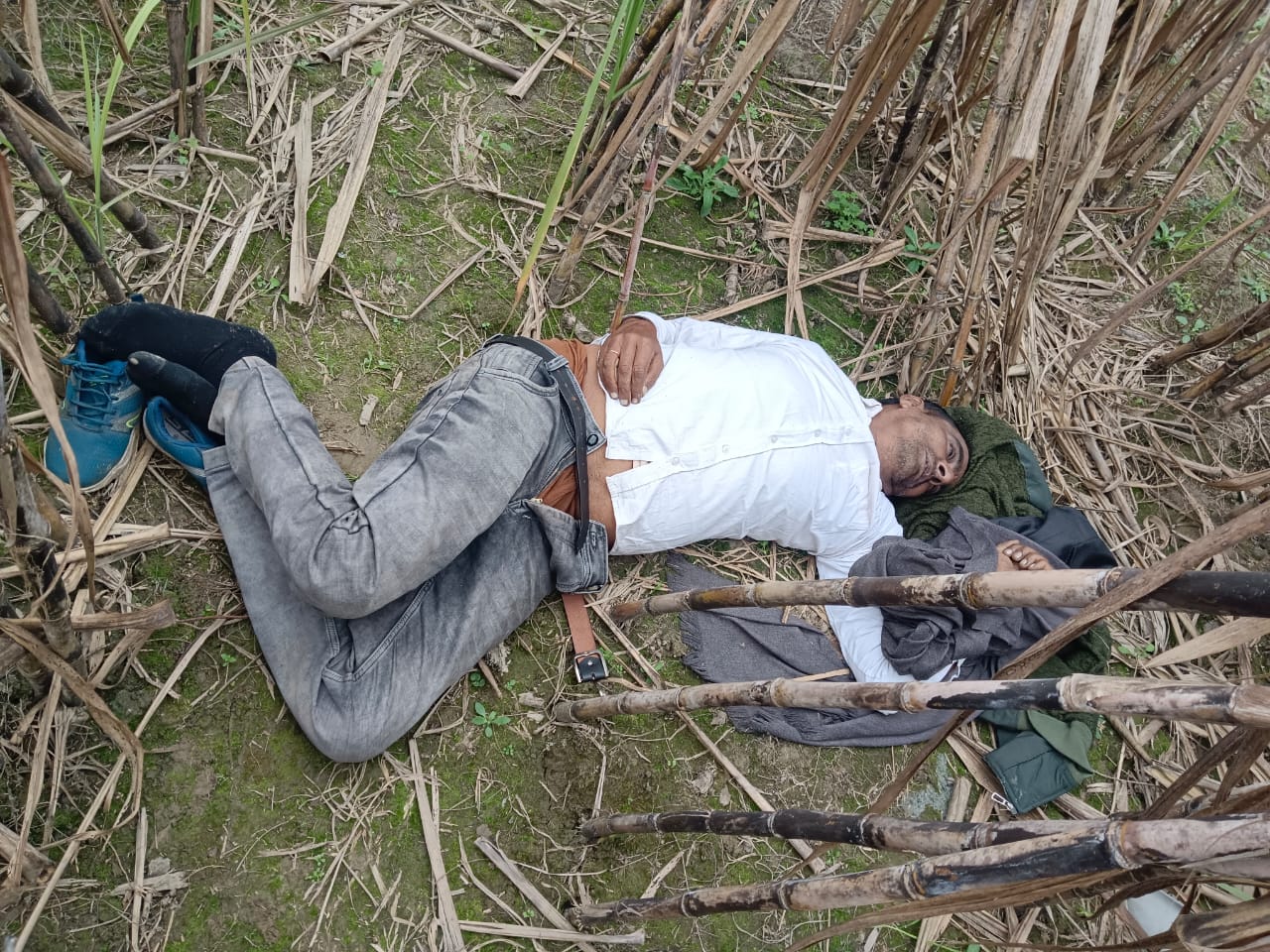 खेत में मिला अज्ञात युवक का शव, शिनाख्त के प्रयास जारी....
