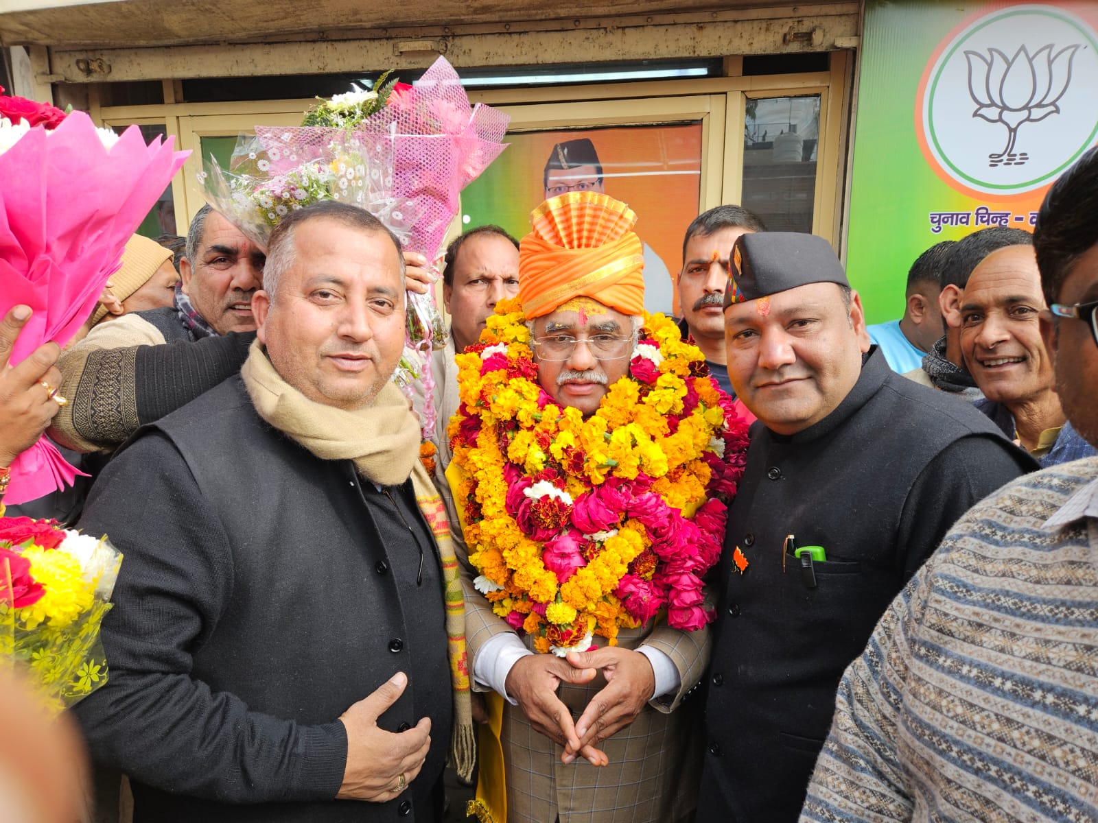 हरिद्वार नगर विधायक मदन कौशिक के जन्मदिवस पर कार्यकर्ताओं ने दी शुभकामनाएं।