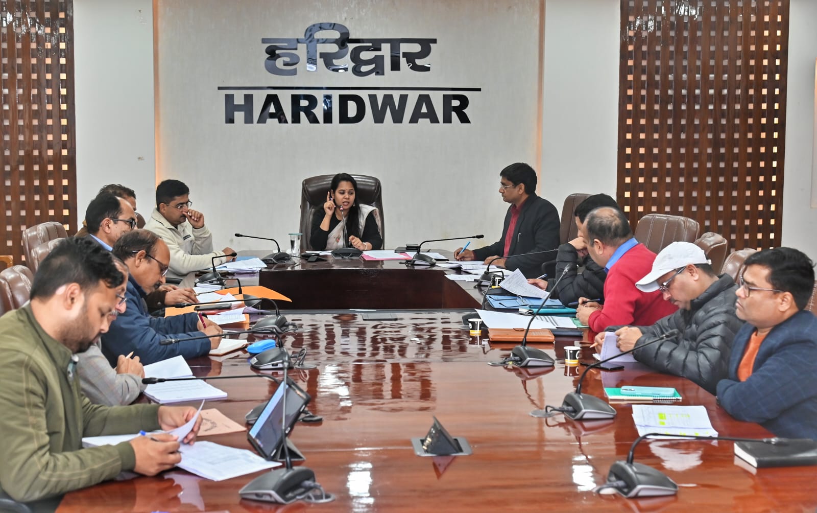 जिला योजना की समीक्षा बैठक आयोजित, शत-प्रतिशत व्यय सुनिश्चित करने के निर्देश