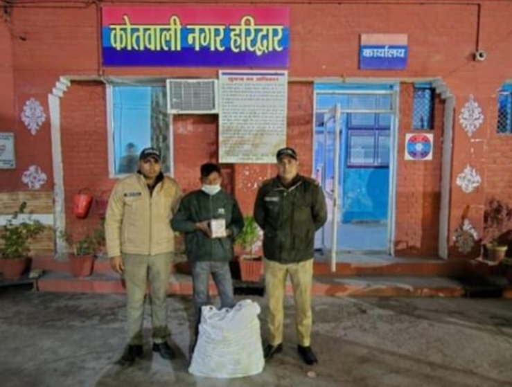 अवैध देशी शराब के साथ तस्कर गिरफ्तार, 190 पव्वे बरामद