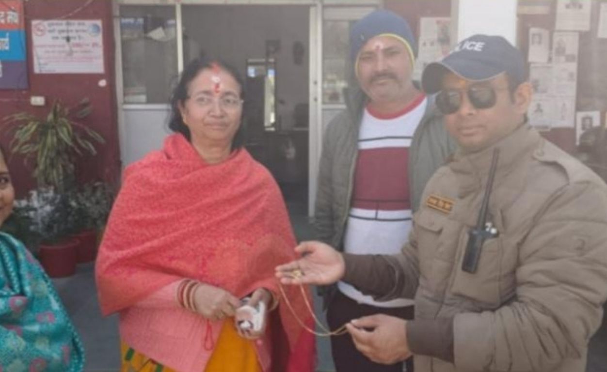 हरिद्वार पुलिस ने लौटाया बुजुर्ग महिला का खोया पर्स, विश्वास भी हुआ बहाल !