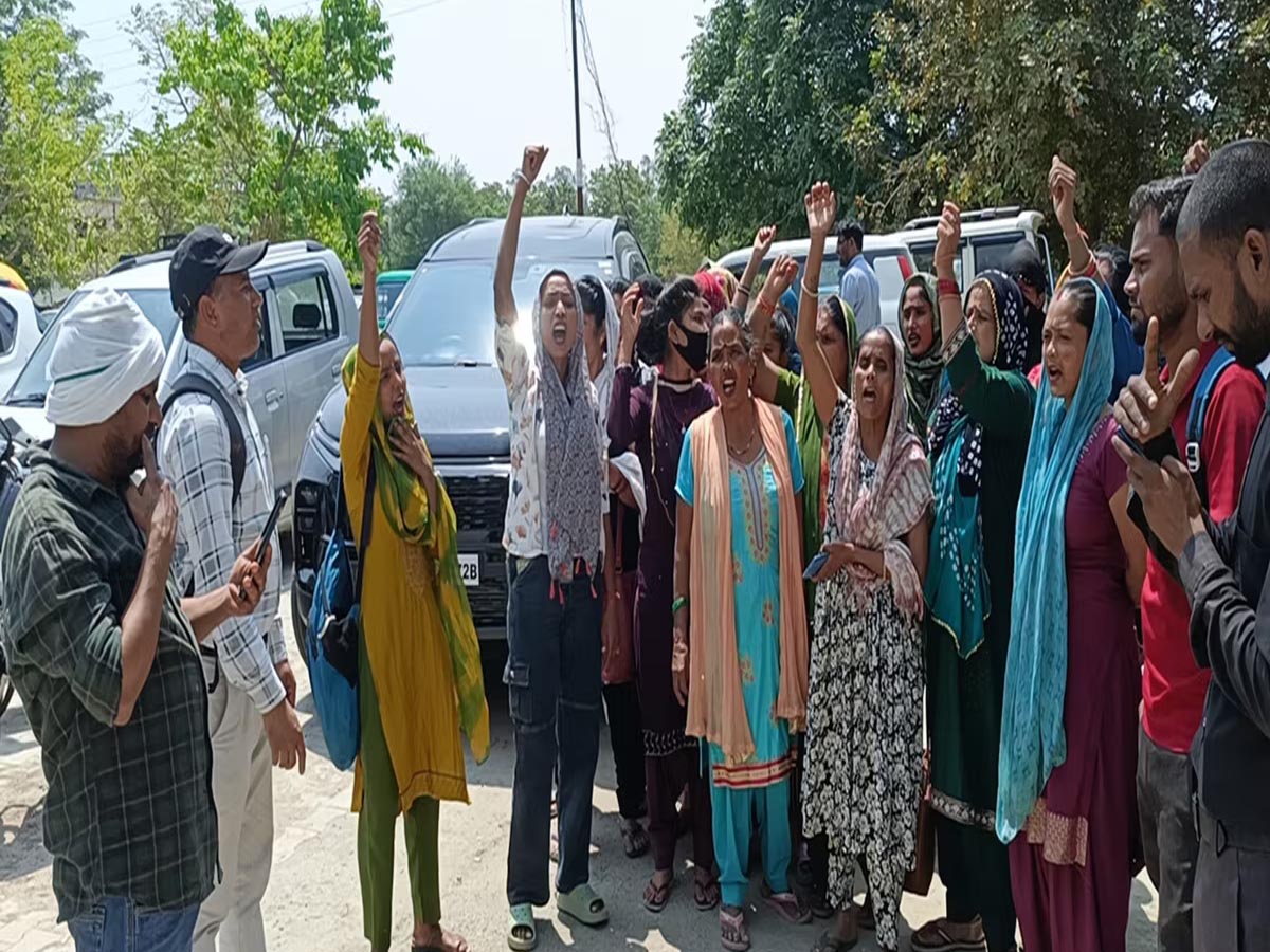 हरिद्वार में मजदूरों द्वारा श्रम अधिकारों को लेकर किया गया धरना प्रदर्शन।