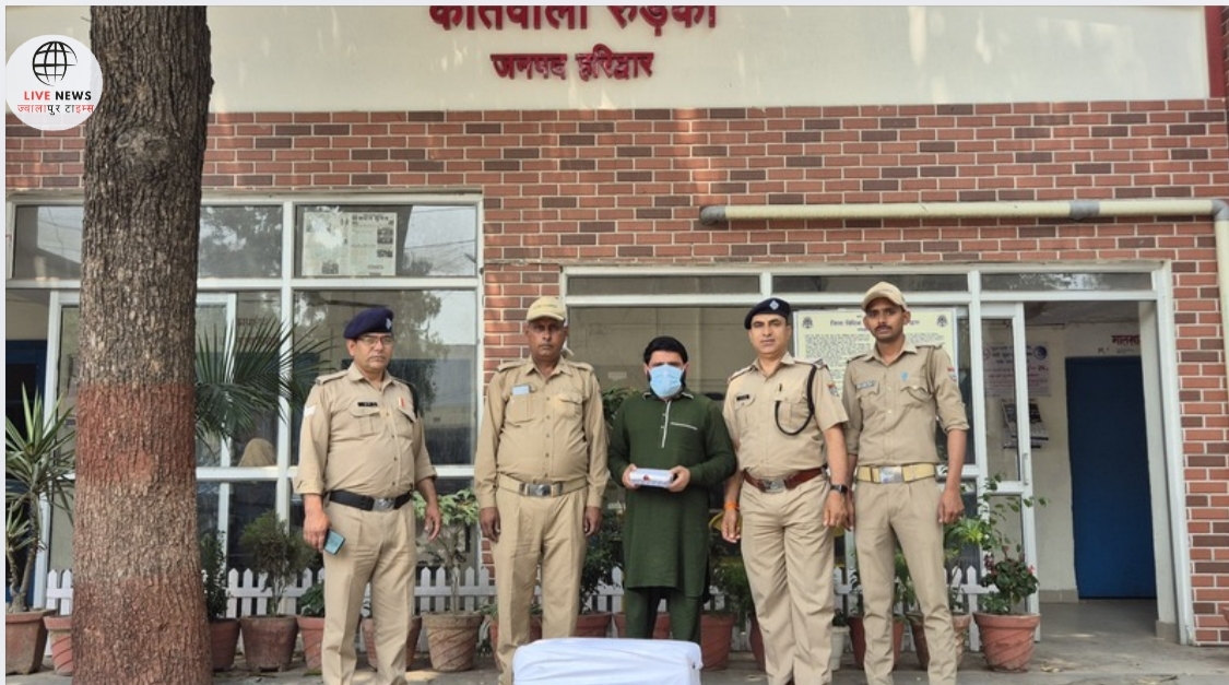 रुड़की पुलिस द्वारा जब्त की गई ट्रामाडोल इंजेक्शन की खेप और अभियुक्त की गिरफ्तारी की तस्वीर
