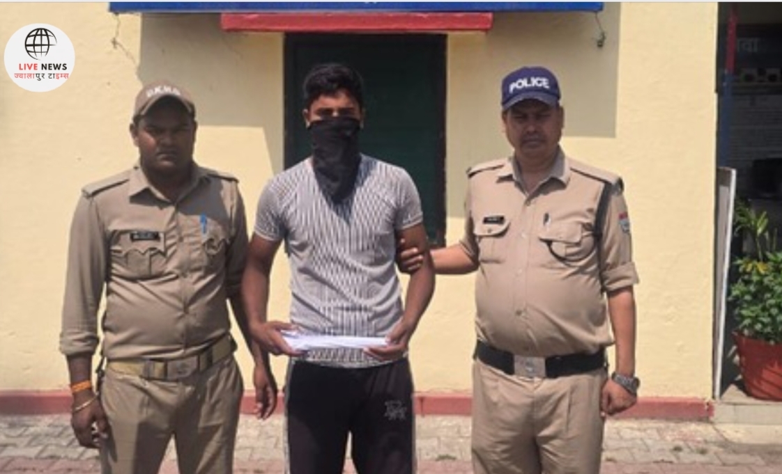 “पथरी पुलिस द्वारा गिरफ्तार किया गया युवक और बरामद देशी तमंचा”
