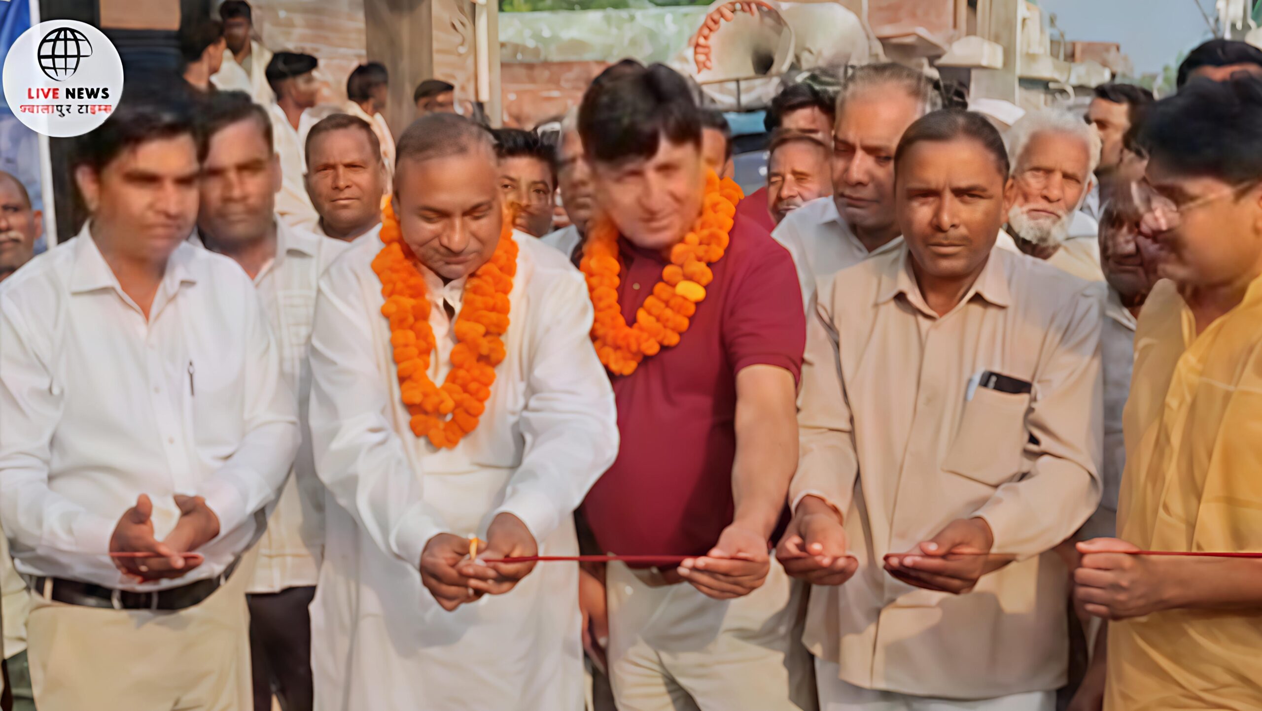 लक्सर में सड़क का उद्घाटन करते बसपा विधायक मो. शहजाद