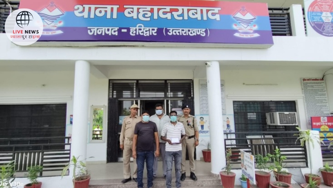 "हरिद्वार पुलिस द्वारा ताश के पत्तों से जुआ खेलते हुए गिरफ्तार किए गए तीन जुआरी और बरामद ₹19600 नगदी"