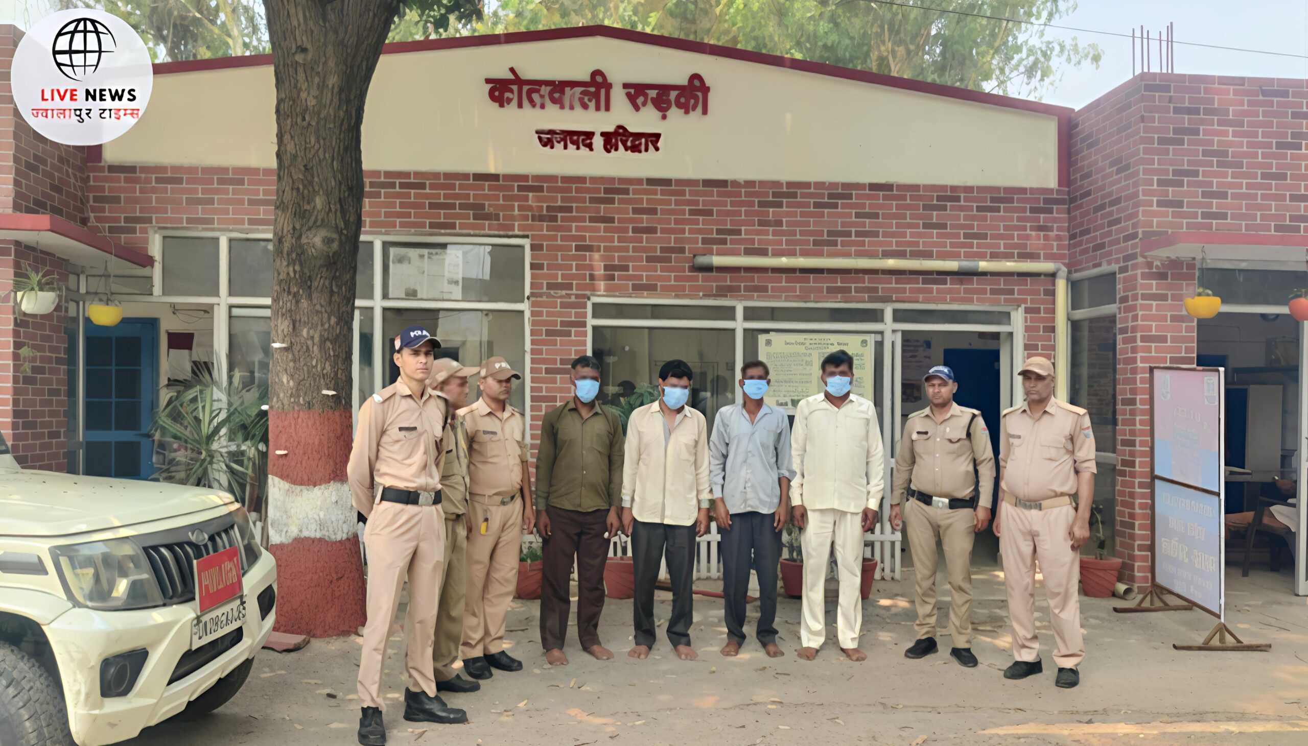 "रुड़की पुलिस द्वारा 150 किलो गौमांस व गोकशी उपकरण के साथ पकड़े गए आरोपी, घर में छापा मारती पुलिस टीम"
