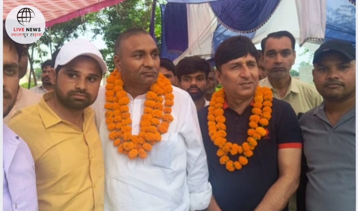 "लक्सर में धरना समाप्त कराते विधायक मोहम्मद शहजाद व अध्यक्ष संजीव कुमार"