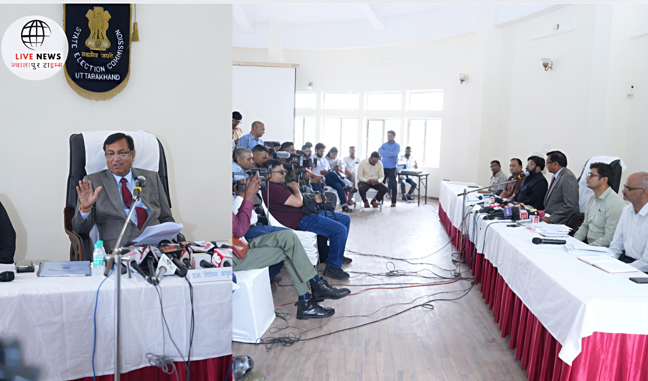 "देहरादून में राज्य निर्वाचन आयोग की प्रेस वार्ता में त्रिस्तरीय पंचायत चुनाव 2025 की घोषणा करते हुए राज्य निर्वाचन आयुक्त सुशील कुमार"