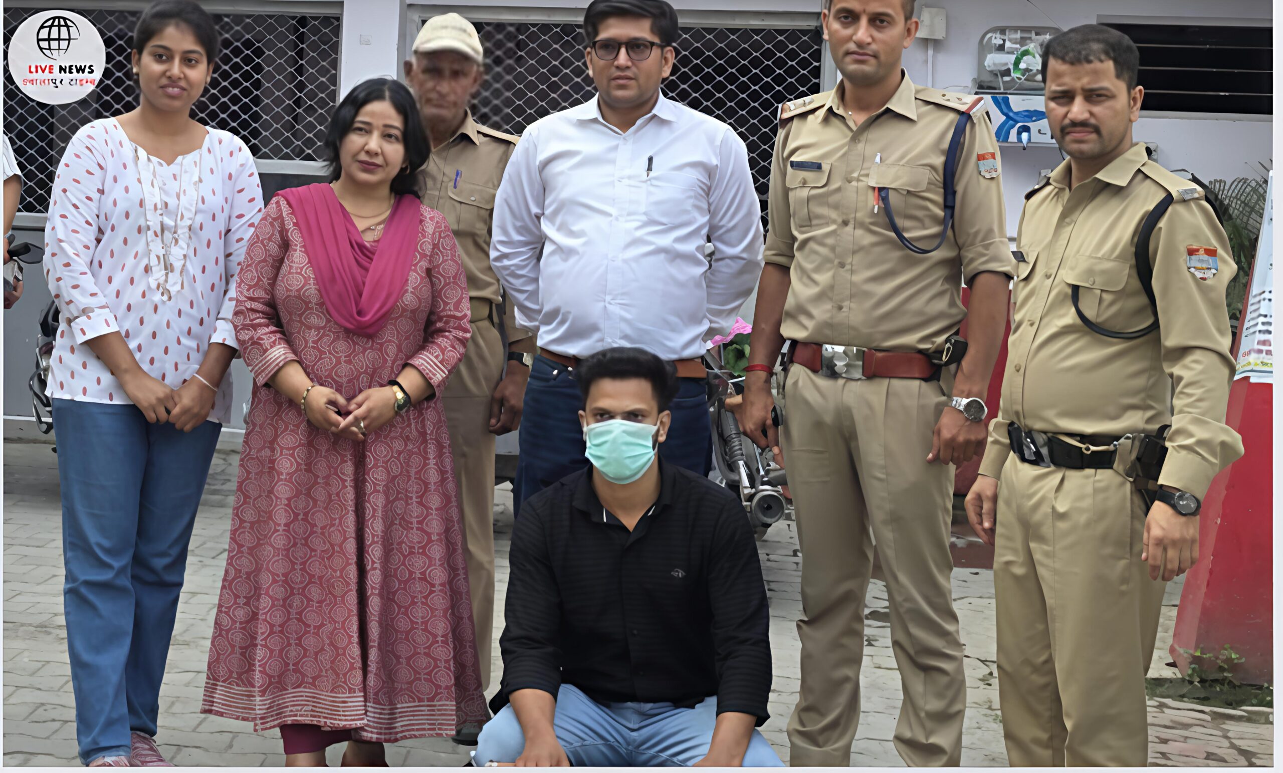 हरिद्वार में ज्वालापुर पुलिस द्वारा छापेमारी के दौरान जब्त की गई नशीली दवाओं की खेप।