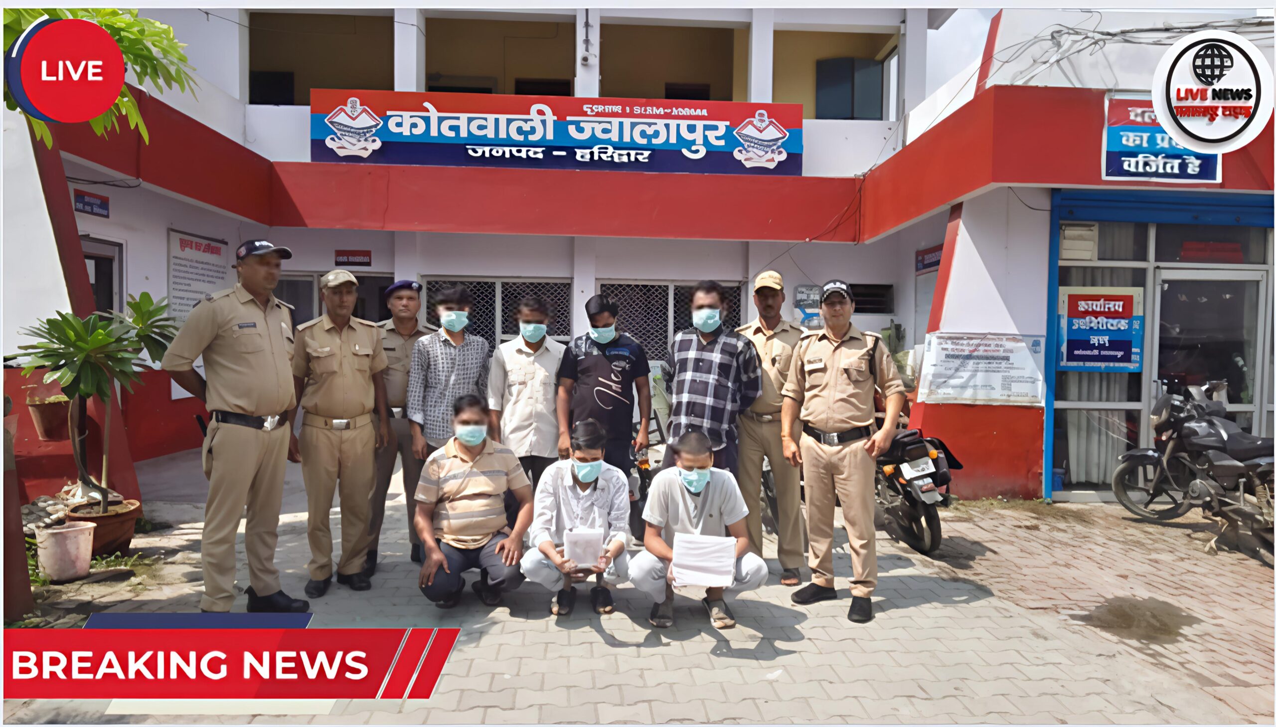 हरिद्वार ज्वालापुर पुलिस द्वारा जुए के अड्डे पर छापेमारी करते हुए गिरफ्तार किए गए आरोपी और जब्त की गई नकदी व चार्ट।