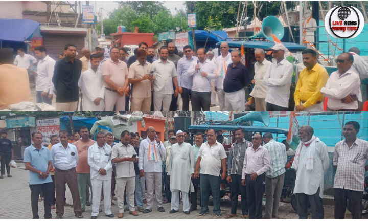 कांग्रेस कार्यकर्ताओं द्वारा नैनीताल पंचायत चुनाव में धांधली और धक्का-मुक्की के विरोध में पुतला दहन करते हुए तस्वीर।