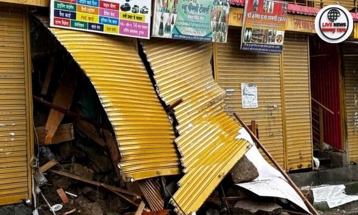 "पुरोला में मूसलाधार बारिश के बाद नगर पालिका कॉम्प्लेक्स की दुकानें मलबे से क्षतिग्रस्त"