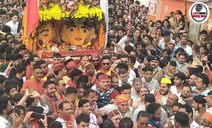 "अल्मोड़ा में मां नंदा-सुनंदा की शोभायात्रा में शामिल श्रद्धालु, भक्ति में सराबोर वातावरण और देवी को दी जा रही विदाई"