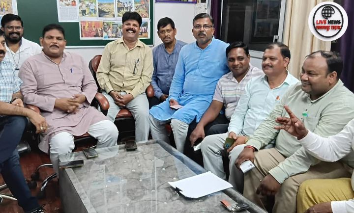 बैठक का दृश्य – शिरोमणि गुरु रविदास विश्व महापीठ की हरिद्वार बैठक में शामिल पदाधिकारी