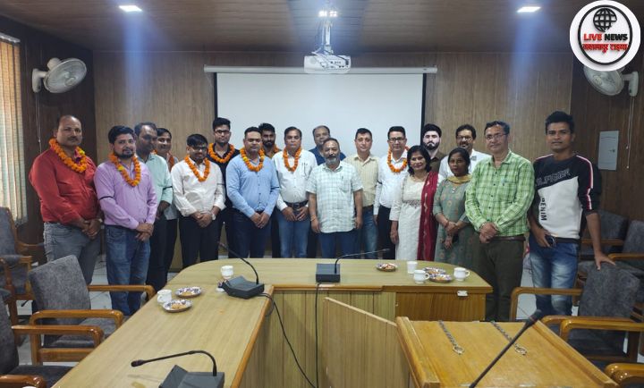 हरिद्वार में राज्य कर मिनिस्ट्रियल स्टाफ एसोसिएशन की नई कार्यकारिणी का सम्मान समारोह।