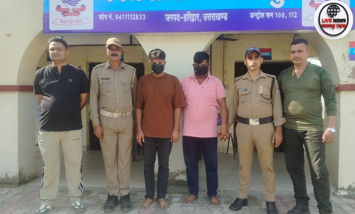 हरिद्वार पुलिस द्वारा भगवानपुर क्षेत्र में चोरी किया गया 12 टायरा ट्रक बरामद करते हुए।”