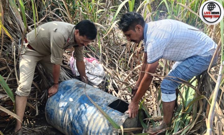 हरिद्वार के खानपुर में पुलिस ने जंगल में अवैध शराब बनाने के लिए रखे लाहन को नष्ट किया