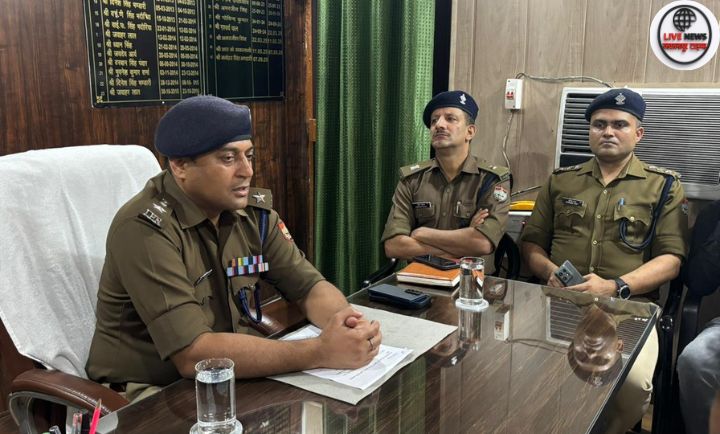 हरिद्वार पुलिस द्वारा गंगनहर हत्याकांड के आरोपी इंतजार उर्फ अस्तग को गिरफ्तार करते हुए प्रेस वार्ता