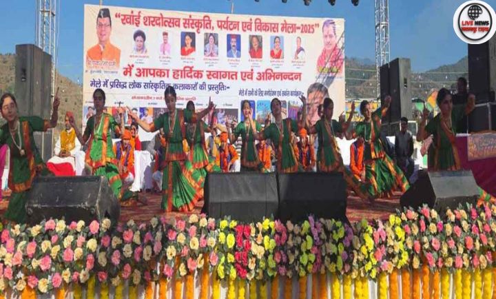 बड़कोट में रवांई शरदोत्सव 2025 के उद्घाटन कार्यक्रम में देव डोली और कलाकारों की पारंपरिक प्रस्तुतियाँ”