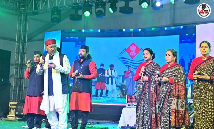 लक्सर पुलिस और नागरिकों द्वारा ‘रन फॉर यूनिटी’ में भाग लेते हुए, एकता का संदेश देते प्रतिभागी।