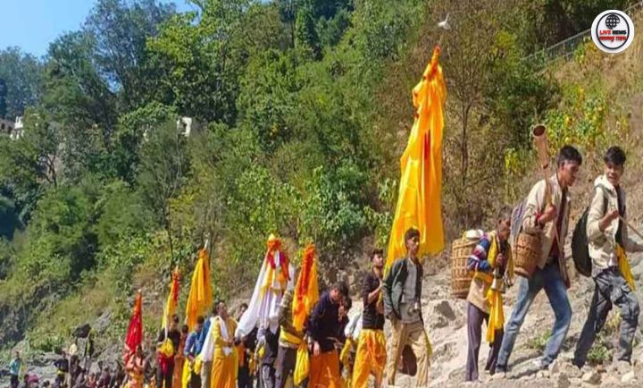 “रुद्रप्रयाग दरमोला गांव में देव निशानों का गंगा स्नान और पांडव नृत्य का शुभारंभ”