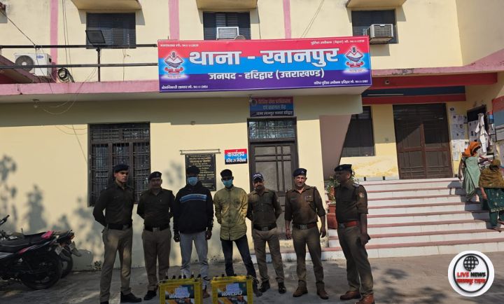 हरिद्वार पुलिस ने दो चोरों को गिरफ्तार कर स्कूल की चोरी की बैटरियाँ बरामद कीं।
