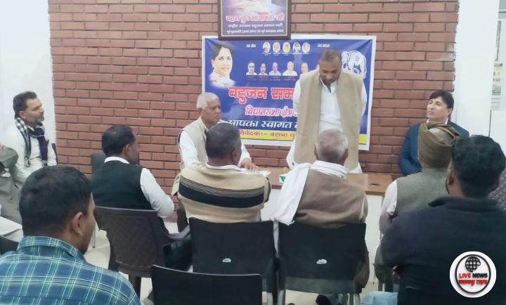 बसपा विधायक मो. शहजाद लक्सर में मतदाता जागरूकता कार्यक्रम के दौरान SIR प्रक्रिया समझाते हुए।