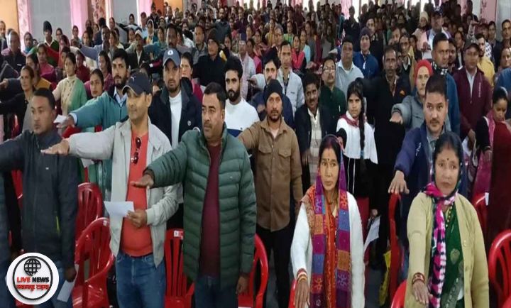 “बागेश्वर कॉलेज में आयोजित युवा संसद में छात्र संसदीय प्रक्रिया का अभ्यास करते हुए”