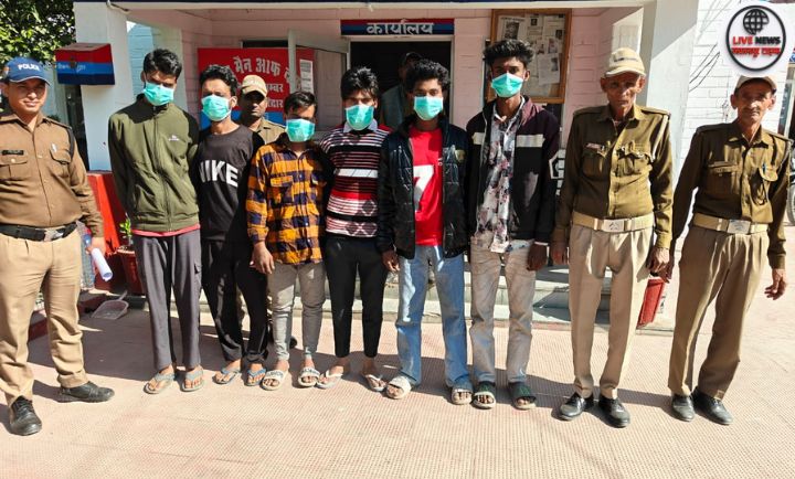 हरिद्वार पुलिस सिडकुल क्षेत्र में हुड़दंग मचाने वाले युवकों को पकड़ती हुई।