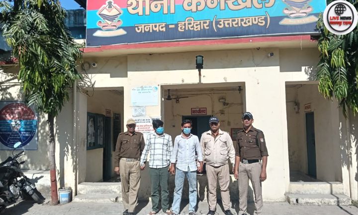 कनखल फायरिंग मामले में गिरफ्तार आरोपियों को ले जाती हरिद्वार पुलिस टीम”