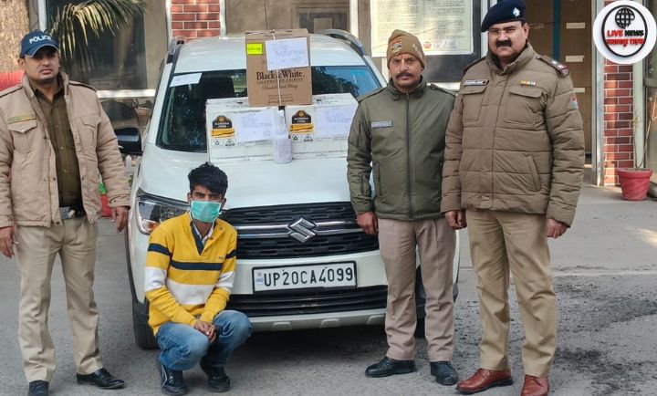 रुड़की में अवैध अंग्रेजी शराब के साथ गिरफ्तार आरोपी और बरामद माल”