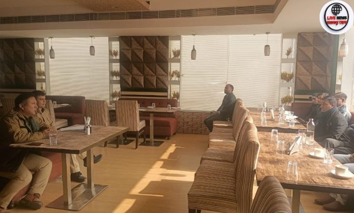 रानीपुर में होटल संचालकों के साथ नववर्ष 2026 को लेकर पुलिस की गोष्ठी