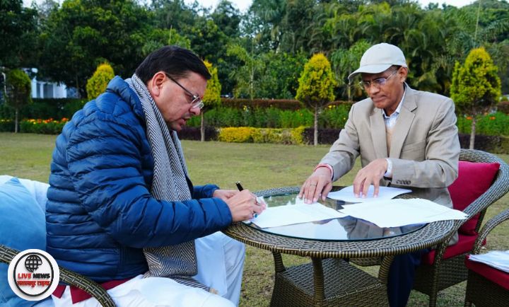 सीएम पुष्कर सिंह धामी पौड़ी में वन्य जीव हमलों की समीक्षा करते हुए