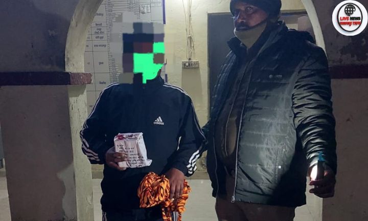 “भगवानपुर हरिद्वार में पुलिस द्वारा बरामद की गई 52 ट्रेटा पैक मसालेदार देशी शराब”