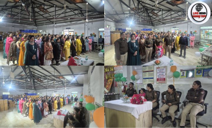 भगवानपुर में EXIDE कंपनी में ‘पुलिस आपके द्वार’ अभियान के तहत महिलाओं को सुरक्षा और साइबर जागरूकता की जानकारी देते पुलिस अधिकारी