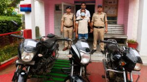 सिडकुल में तीन चोरी की मोटरसाइकिलों के साथ शातिर वाहन चोर गिरफ्तार साथी पहले ही जा चुका है जेल…