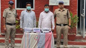 फर्जी आधार कार्ड और डेबिट कार्ड के जरिए की गई लाखों की धोखाधड़ी 13 लाख नकद प्लॉट की रजिस्ट्री और स्कूटी बरामद…