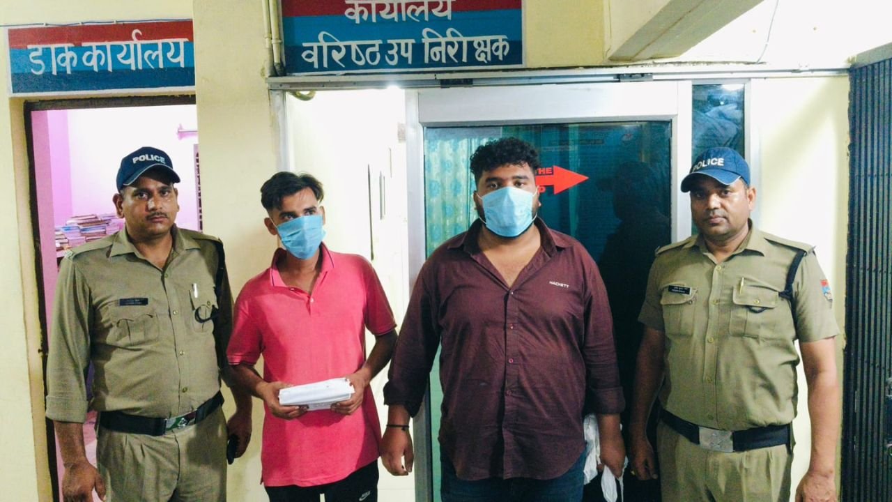 रानीपुर पुलिस द्वारा ऑपरेशन प्रहार के तहत 90 टेट्रा पैक अवैध शराब और स्कूटी के साथ गिरफ्तार किए गए आरोपी