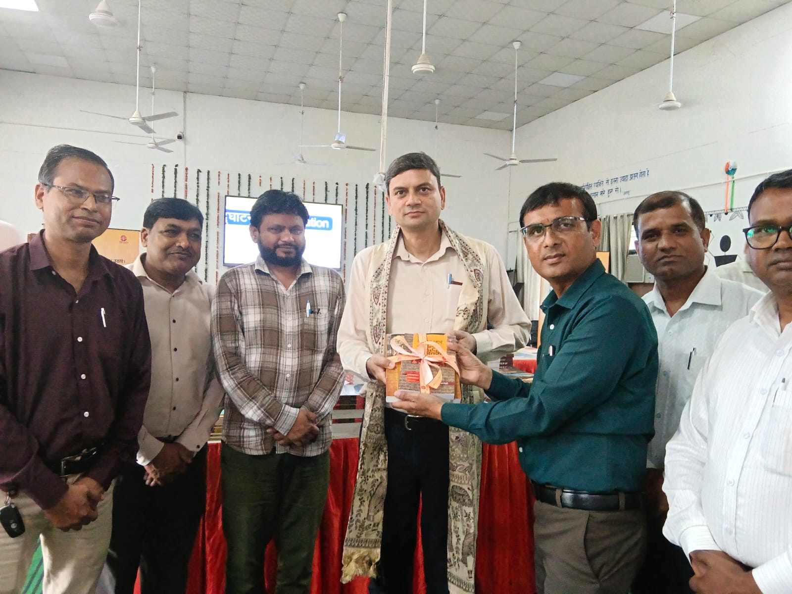 डायट रुड़की में राष्ट्रीय पुस्तक न्यास (NBT) की पुस्तक प्रदर्शनी का CDO डॉ. ललित नारायण मिश्रा, CEO अमित कुमार चंद और NCERT अधिकारियों ने अवलोकन किया।